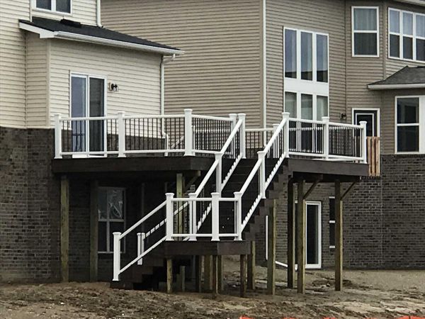 Trex Transcend Spiced Rum Deck Boards, Trex Transcent Crown Style Rail W/ Trex Transcend Black Aluminum Balusters, Lake Orion, MI
