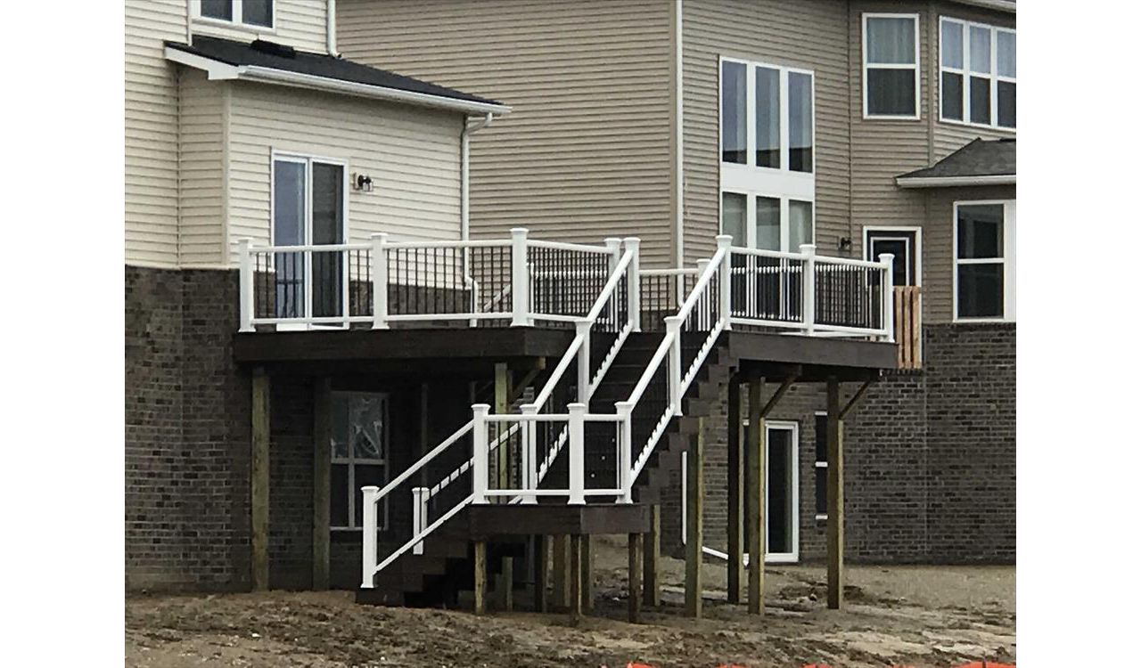 Trex Transcend Spiced Rum Deck Boards, Trex Transcent Crown Style Rail W/ Trex Transcend Black Aluminum Balusters, Lake Orion, MI