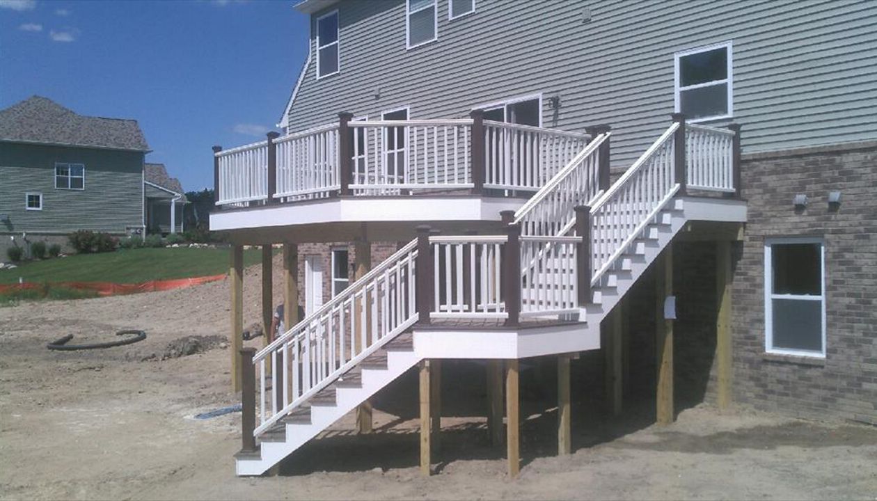 Transcends Tropical Decking With Crown Top Railing