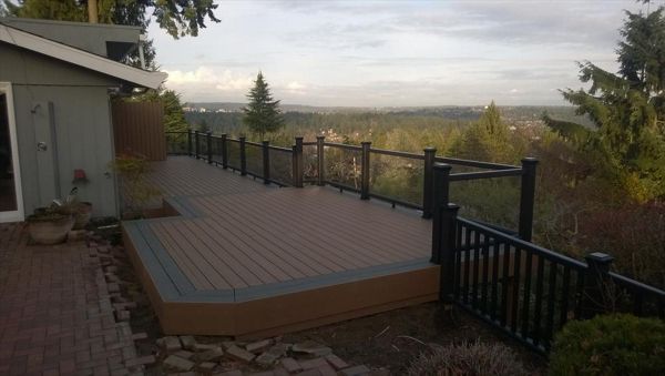 Trex Beach Dune w/ Clamshell boarder, Transcend glass panel railing, Mercer Island, WA