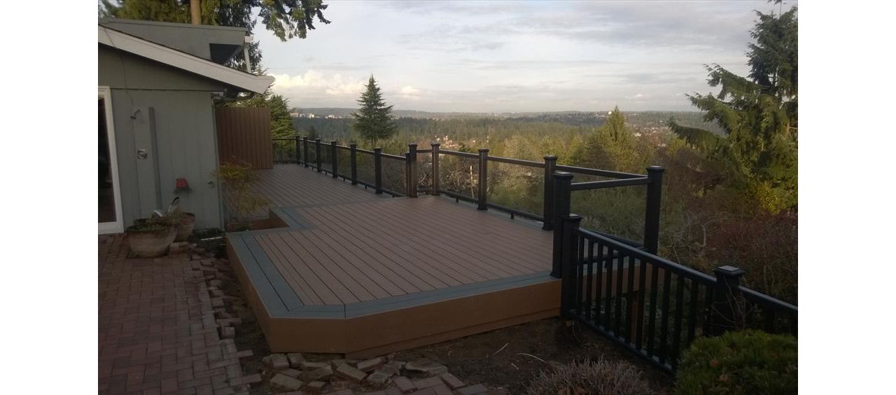 Trex Beach Dune w/ Clamshell boarder, Transcend glass panel railing, Mercer Island, WA