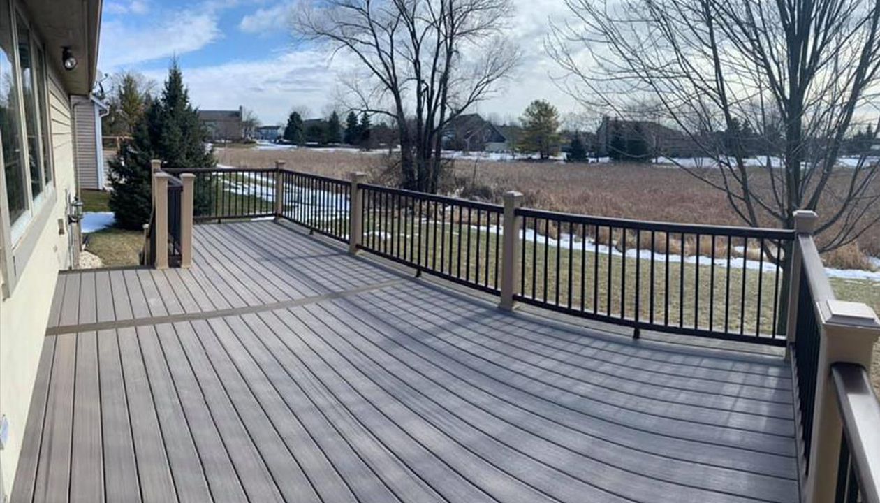 Trex enhance decking with rocky harbor as main deck, coastal bluff as picture frame & middle divider. Enhance rocky harbor as fascia. Transcend railing. Rope swing post sleeves, vintage lantern top/bottom rail & black square aluminum balusters