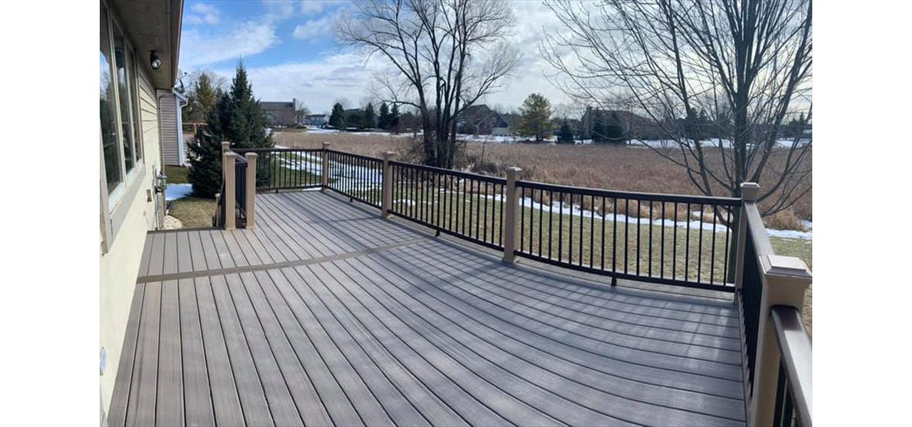 Trex enhance decking with rocky harbor as main deck, coastal bluff as picture frame & middle divider. Enhance rocky harbor as fascia. Transcend railing. Rope swing post sleeves, vintage lantern top/bottom rail & black square aluminum balusters