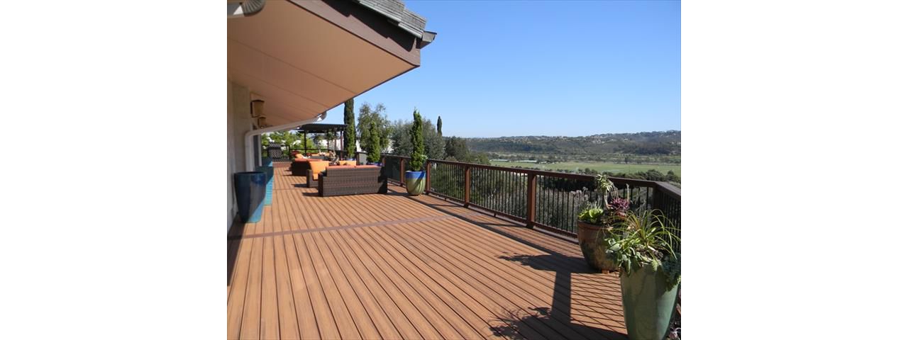 Trex Tiki Torch decking with Fire Pit borders, Del Mar, CA