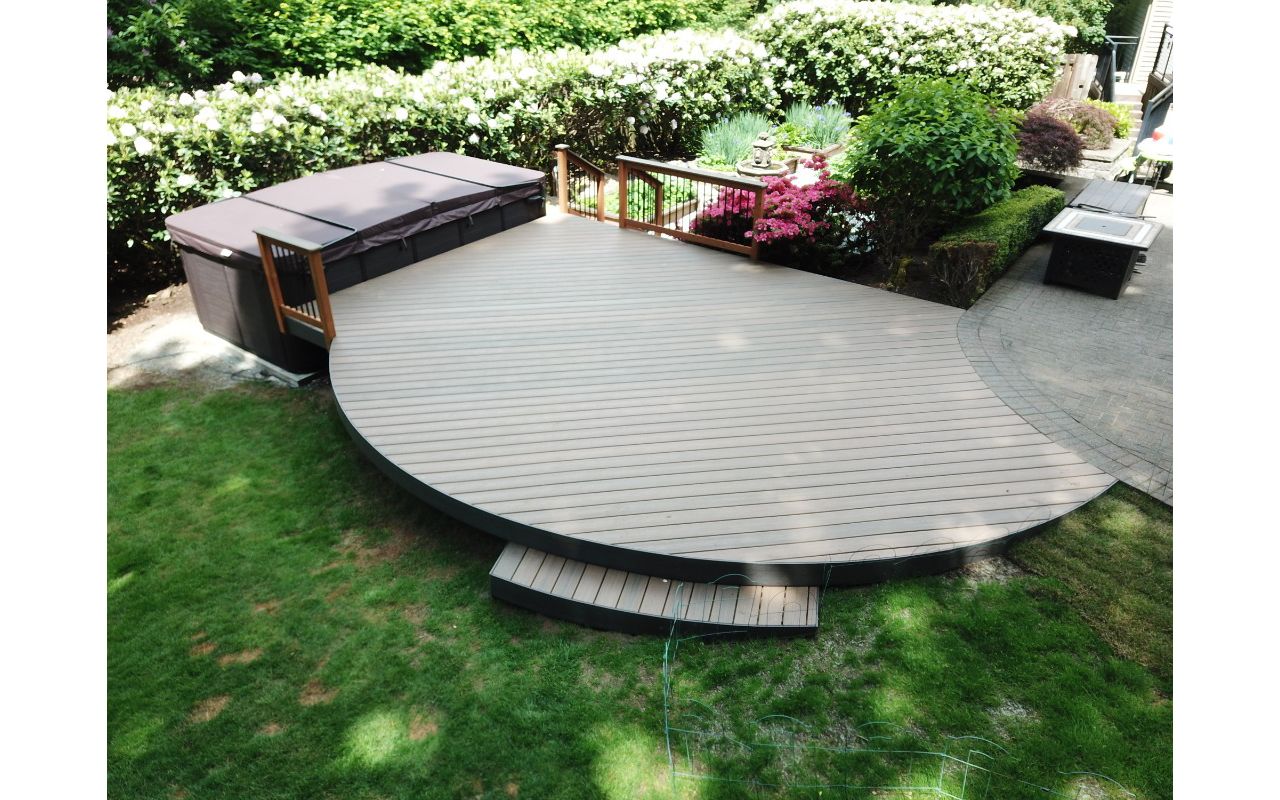 Trex Toasted Sand deck in Redmond, WA
