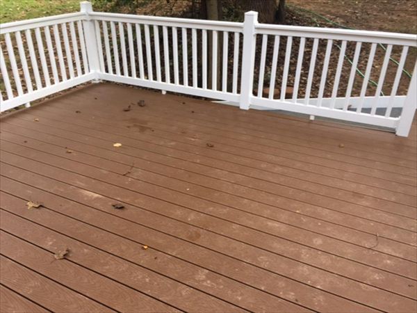 Trex Select decking looks great with white railings