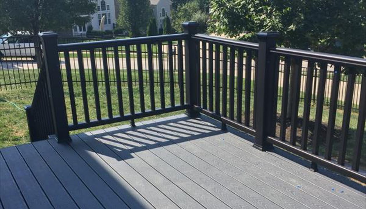 Trex Select Winchester Grey decking with Trex Transcend black composite railing