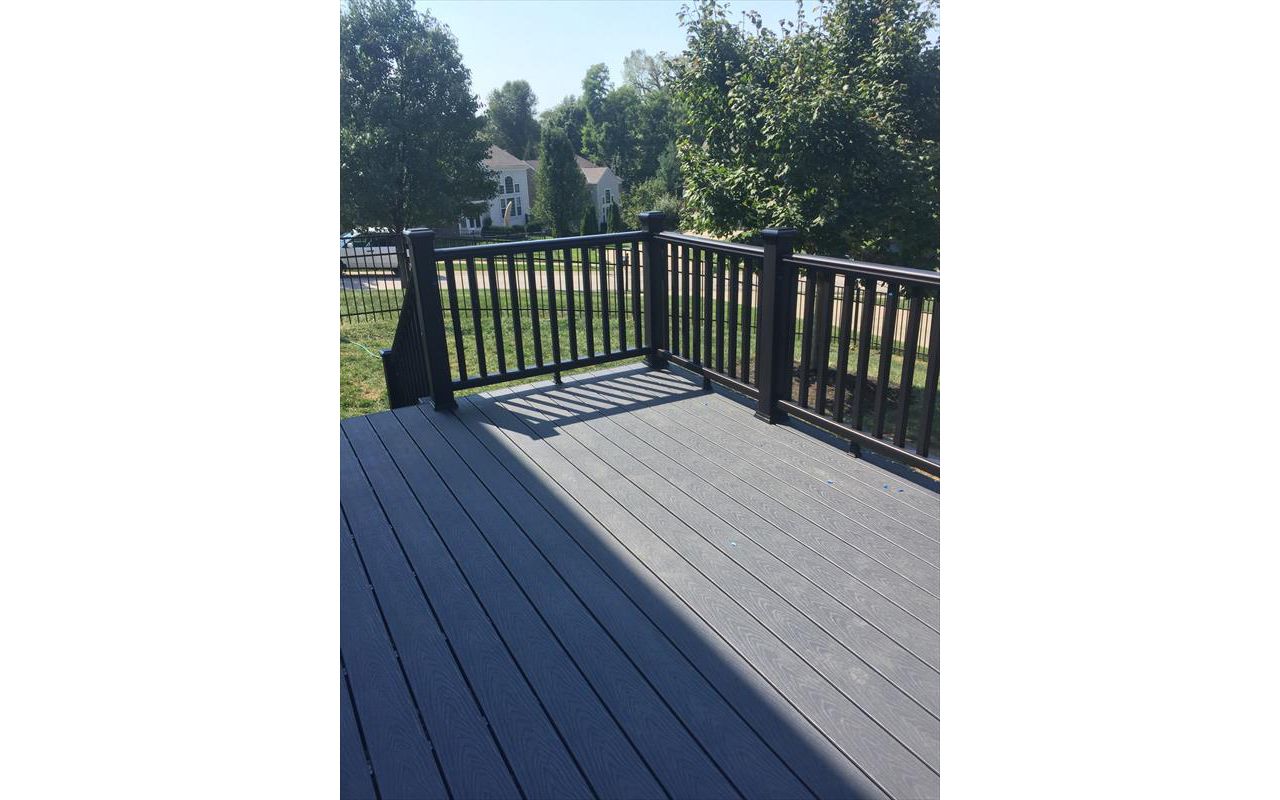 Trex Select Winchester Grey decking with Trex Transcend black composite railing