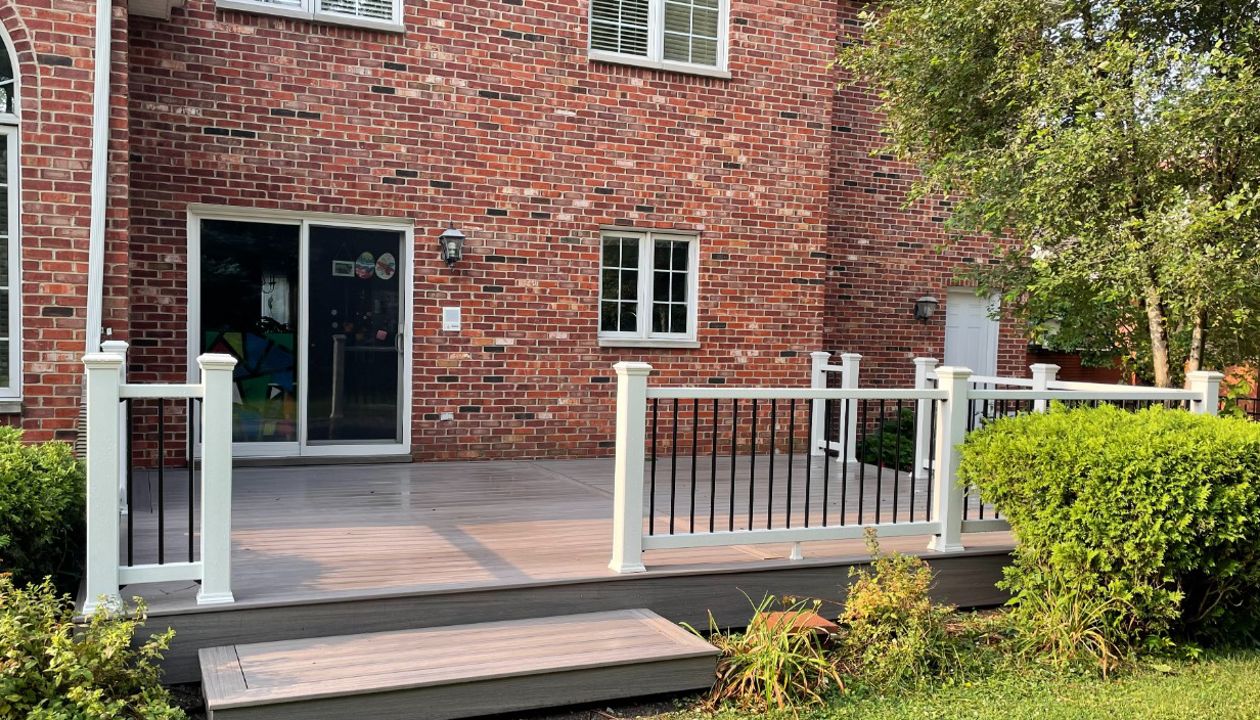 Rocky Harbor Decking With Trex Select Railing