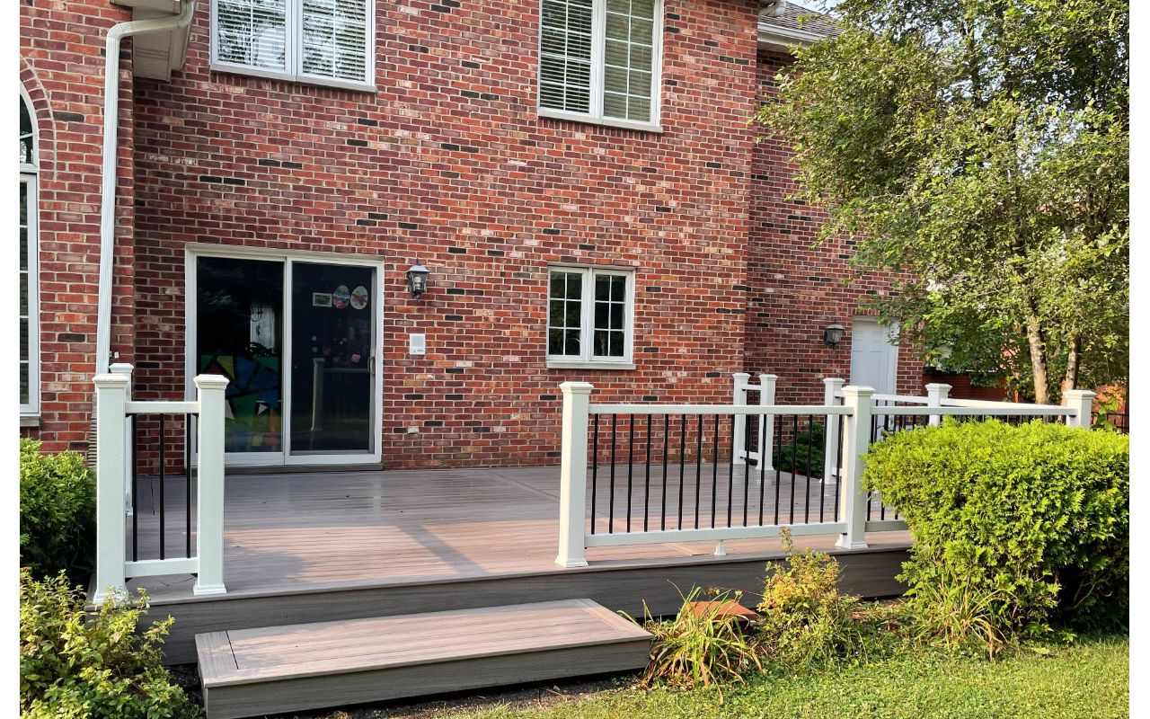 Rocky Harbor Decking With Trex Select Railing