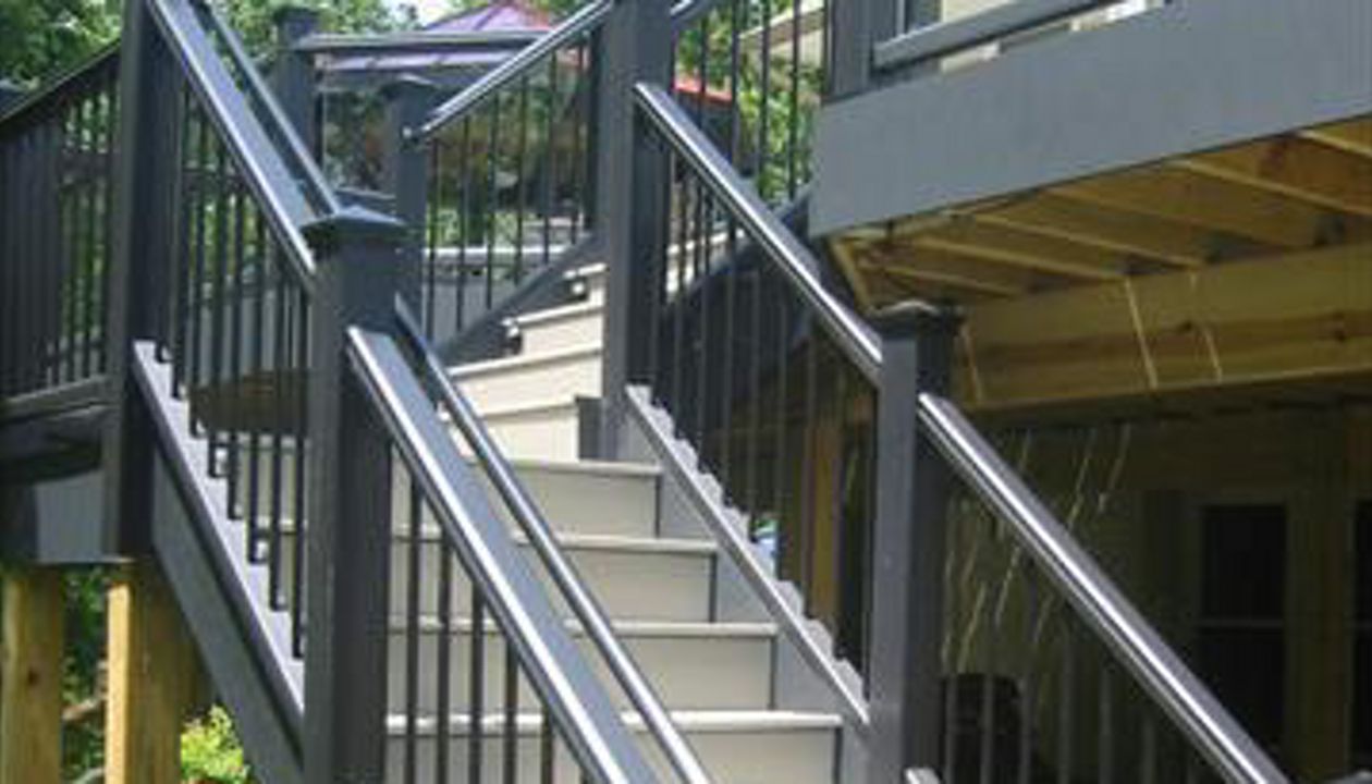 Trex Transcend Black Railing w/Trex Aluminum Balusters