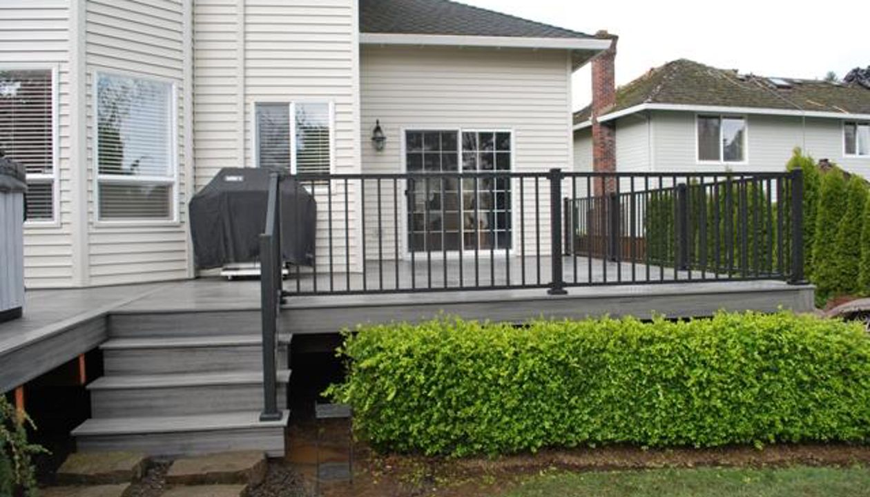 Tigard, OR Trex Island Mist Decking and Black Reveal Rail