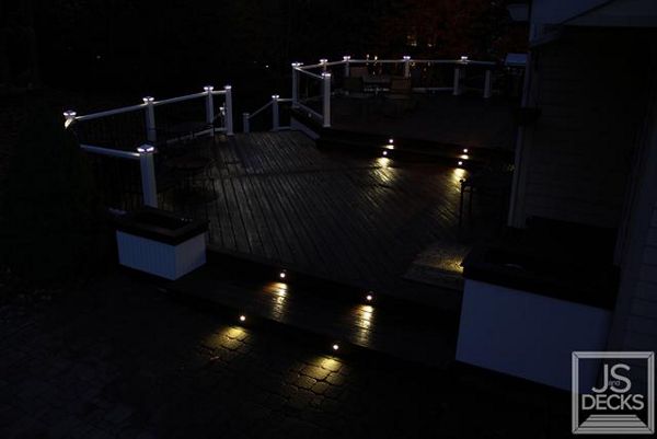 Cascading Vintage Lantern deck with DeckLighting