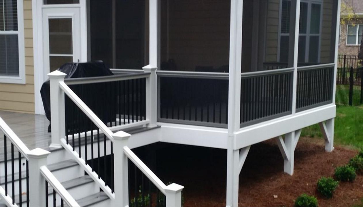 Trex Island Mist Decking with White Trex Transcend Railing