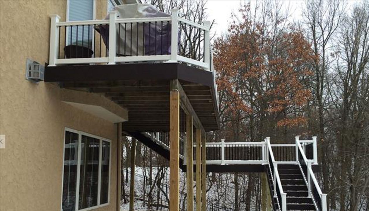 Eagan Trex Transcend with Trex Handrail