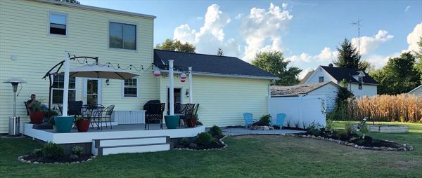This deck uses Wood Grain White fascia boards which are a gorgeous compliment to the Winchester Grey decking