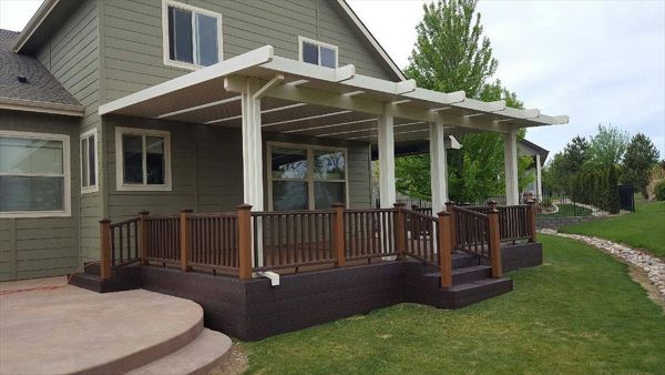 Trex Transcend Vintage Lantern Decking with TreeHouse Railing