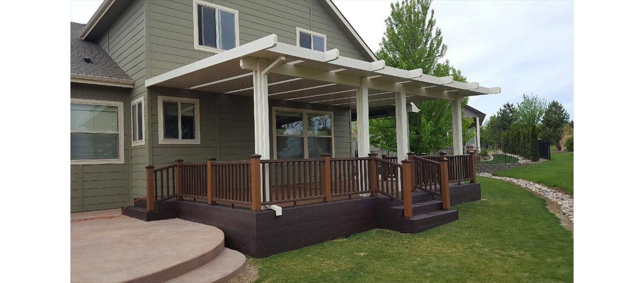 Trex Transcend Vintage Lantern Decking with TreeHouse Railing