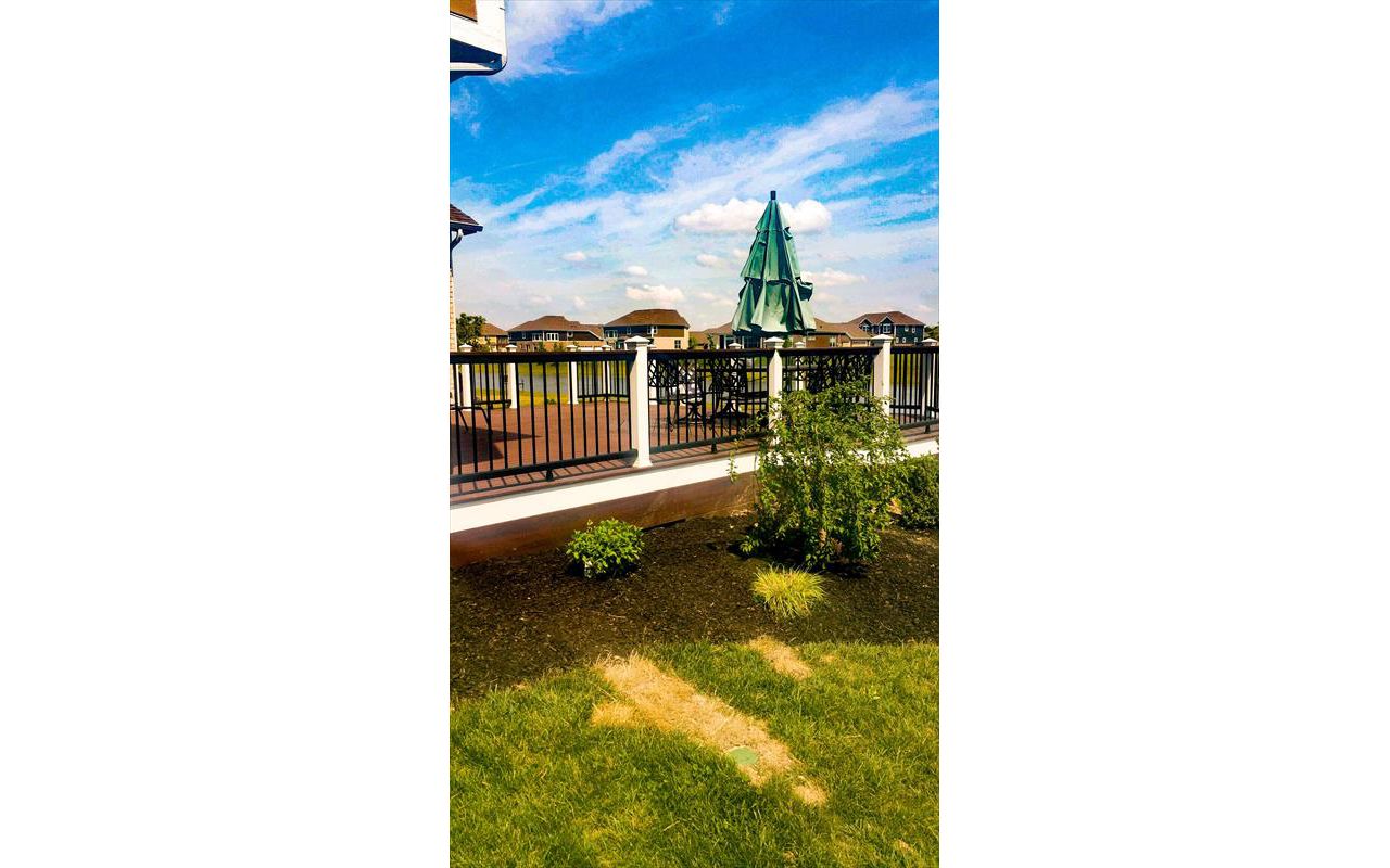 Trex Transcend Classic White and Charcoal Black railing