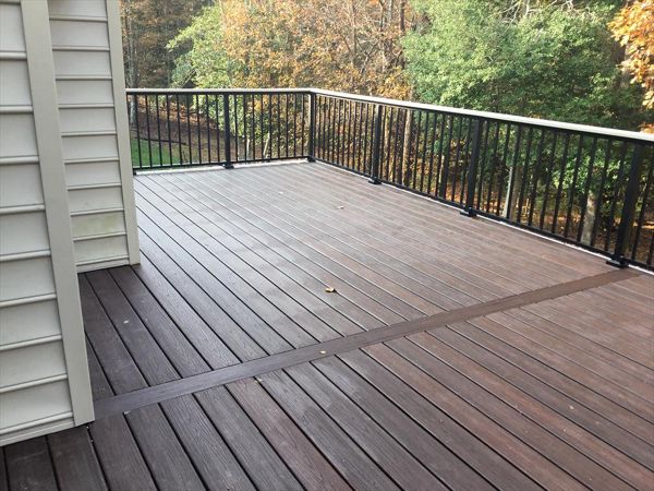 Trex Transcend divider eliminates butt joints