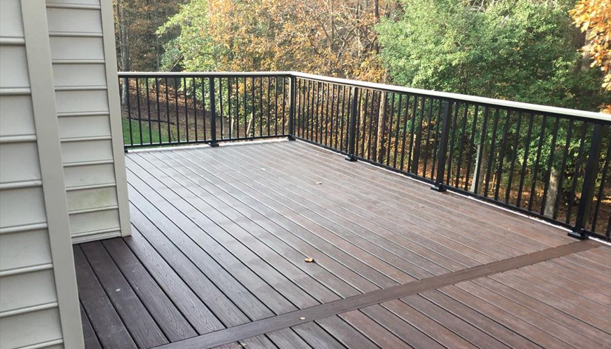 Trex Transcend divider eliminates butt joints