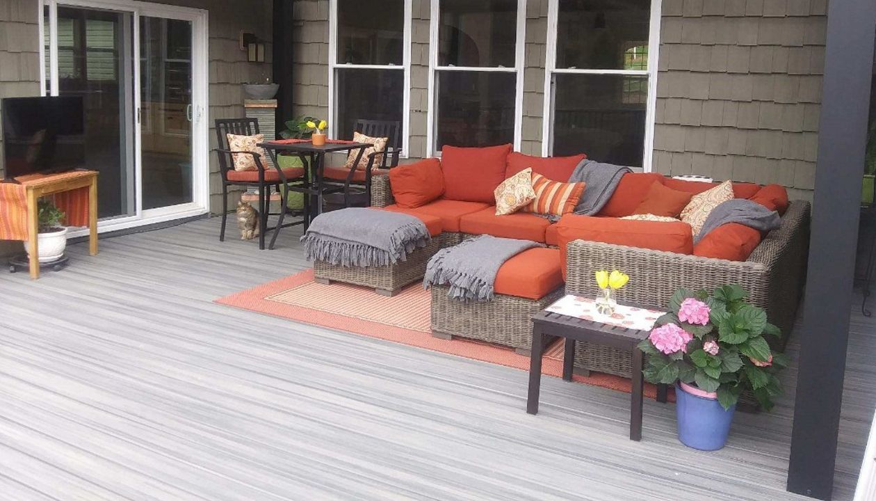 Trex Signature Black Traditional Railing