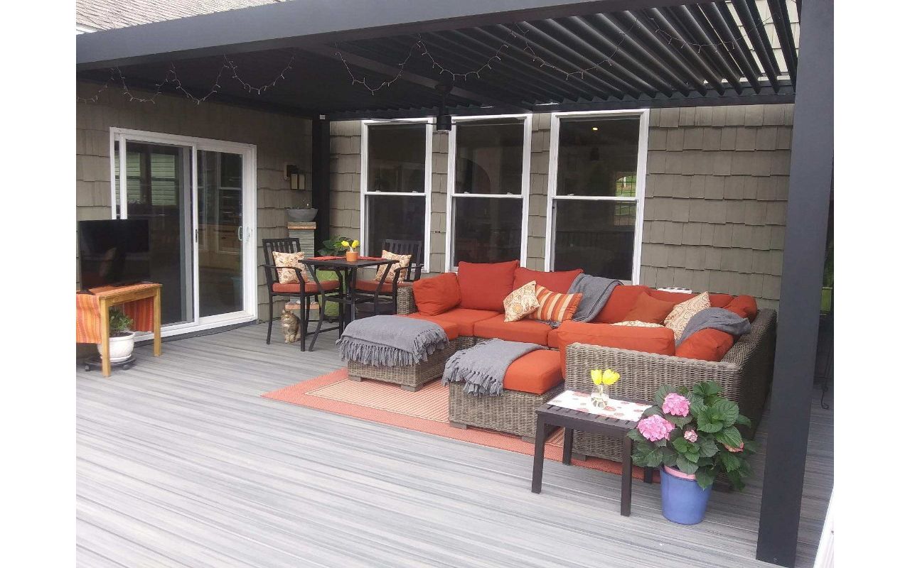 Trex Signature Black Traditional Railing