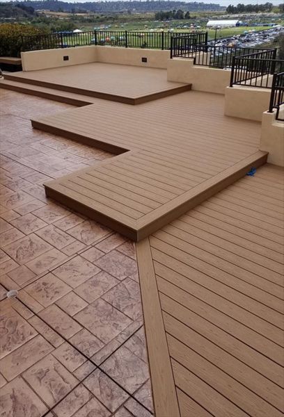 Del Mar Deck with Picture Frame