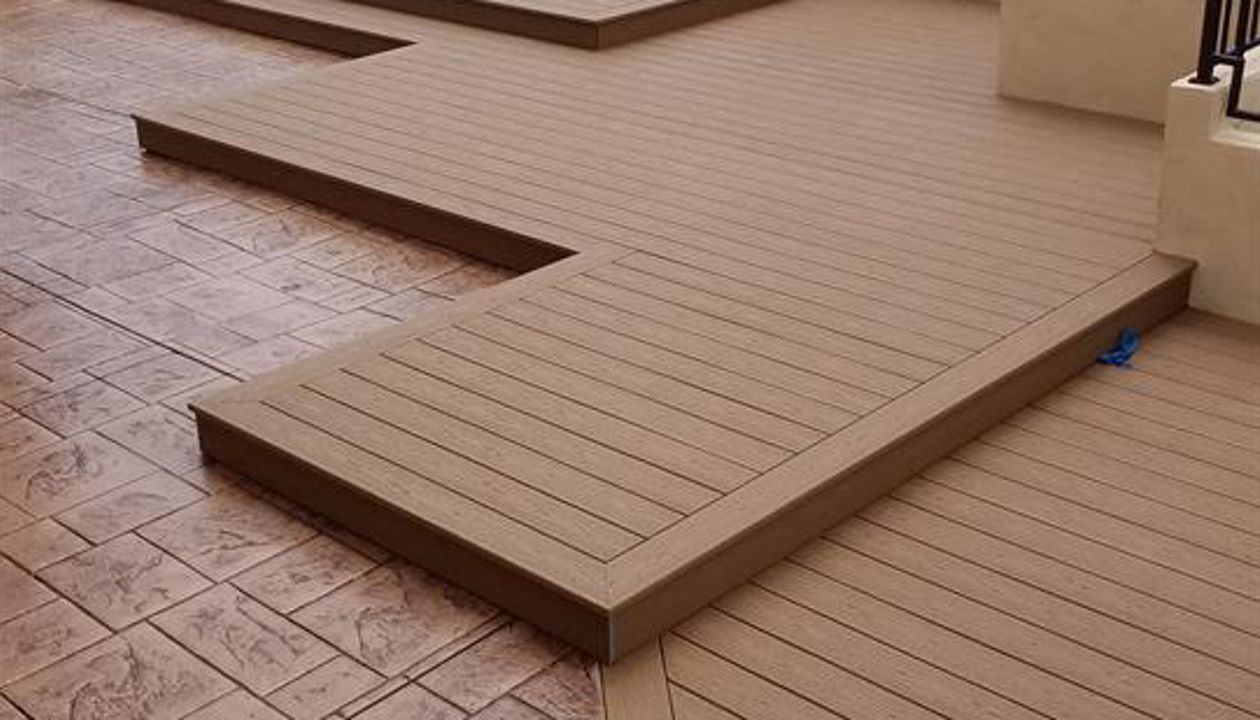 Del Mar Deck with Picture Frame