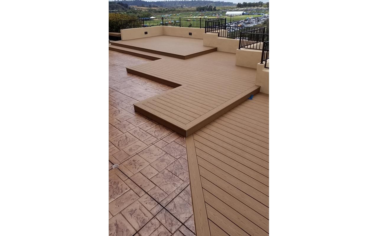 Del Mar Deck with Picture Frame