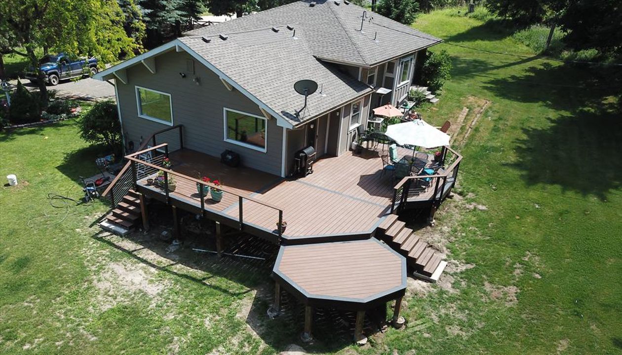 Trex Select Saddle with Winchester Grey Border Deck In Colbert, WA