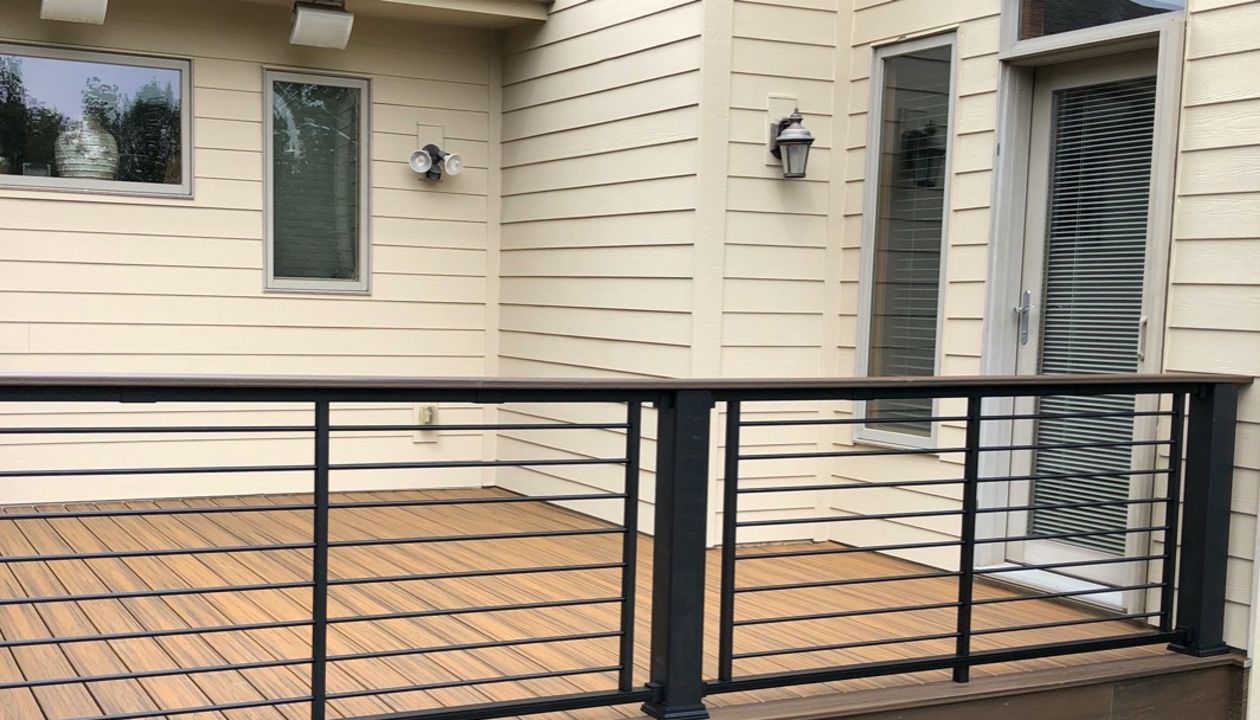 Trex/Transcend/Composite Decking and Trex/Transcend/Spiced Rum Fascia and Border with Trex/Signature/Rod-Rail (all black) and Trex/Transcend/Spiced Rum Composite Decking Cocktail Rail