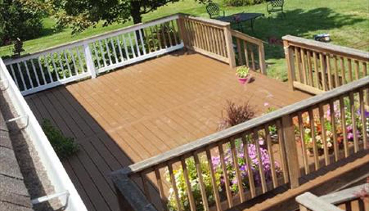 Trex Select decking in Saddle on the deck, ramp and stairs.