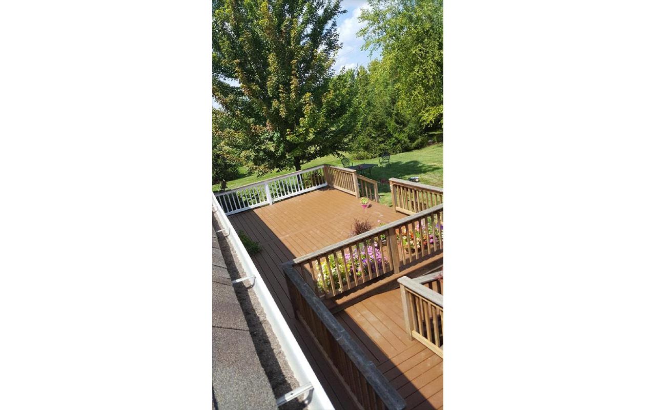 Trex Select decking in Saddle on the deck, ramp and stairs.