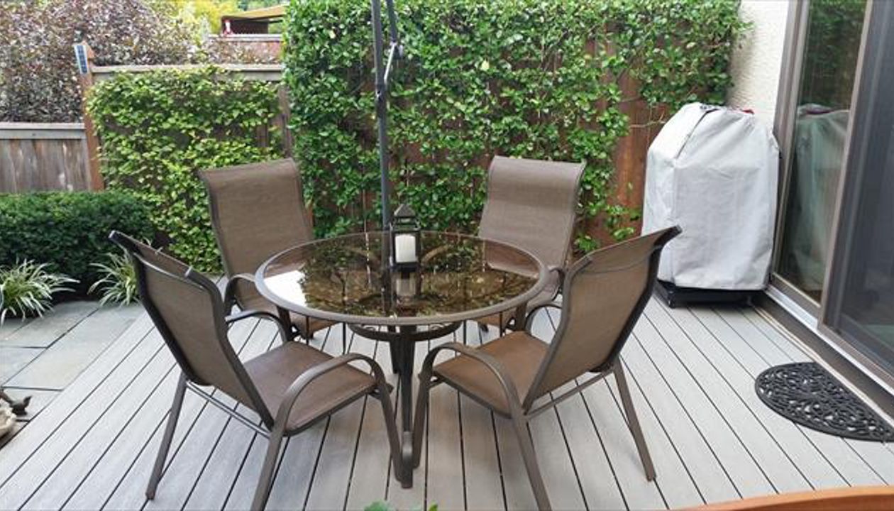 Trex Transcends in private courtyard in lower Montgo. Co.