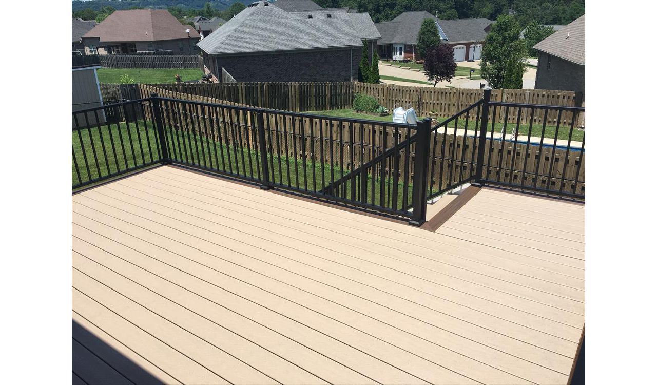 Trex Transcend Rope Swing decking & Signature Charcoal Black aluminum railing