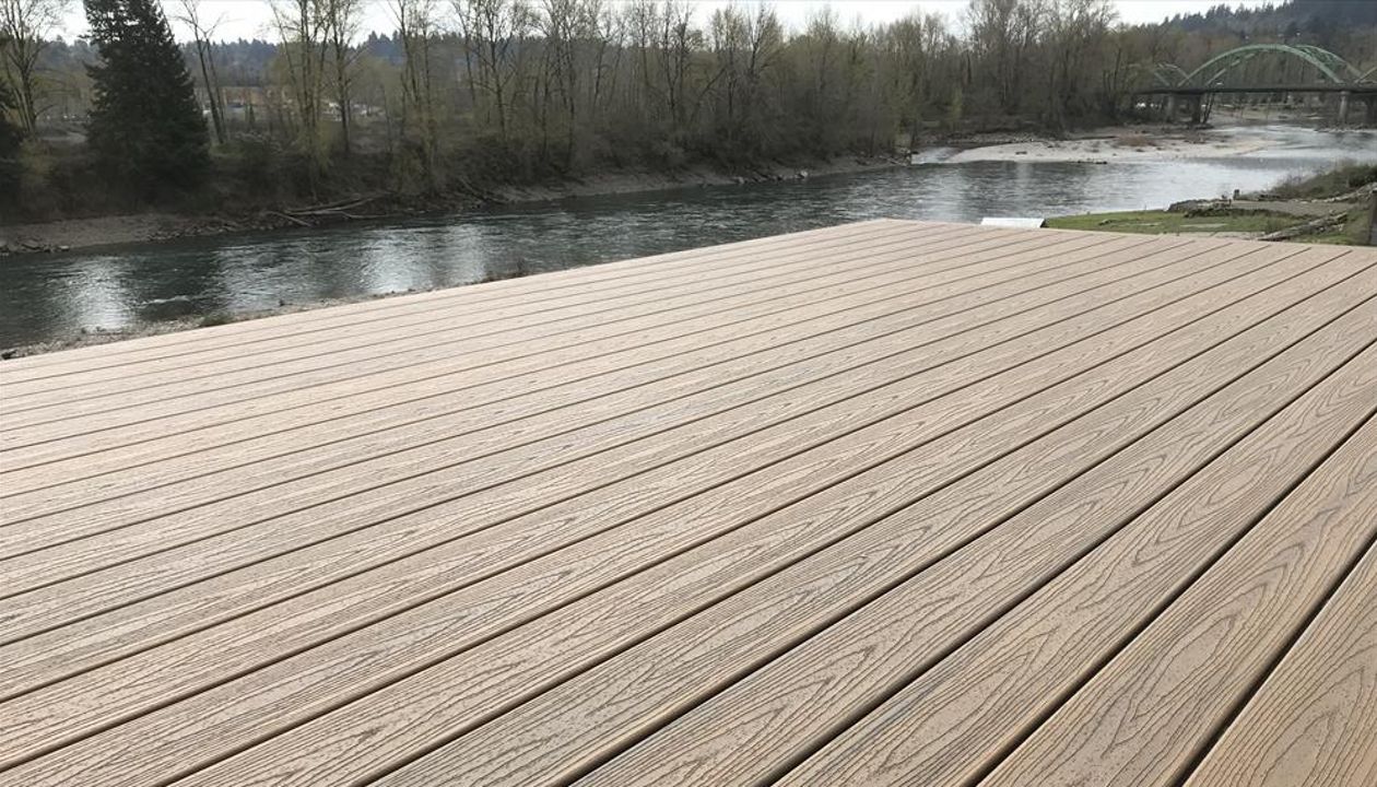 Deck Builder Oregon City, Oregon (Trex Transcend Havana Gold)