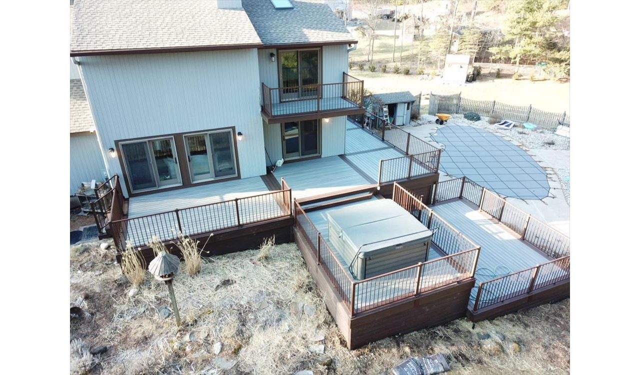 Trex Transcends Island Mist Decking with Lava Rock Board/Partitions & Skirting with Trex Signature Bronze Railing System