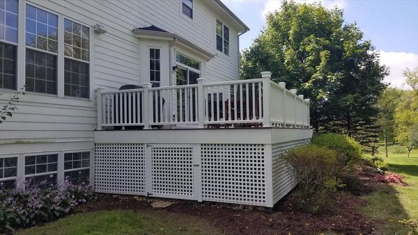 Trex Select decking with Transcend Railing system in Barrington, IL