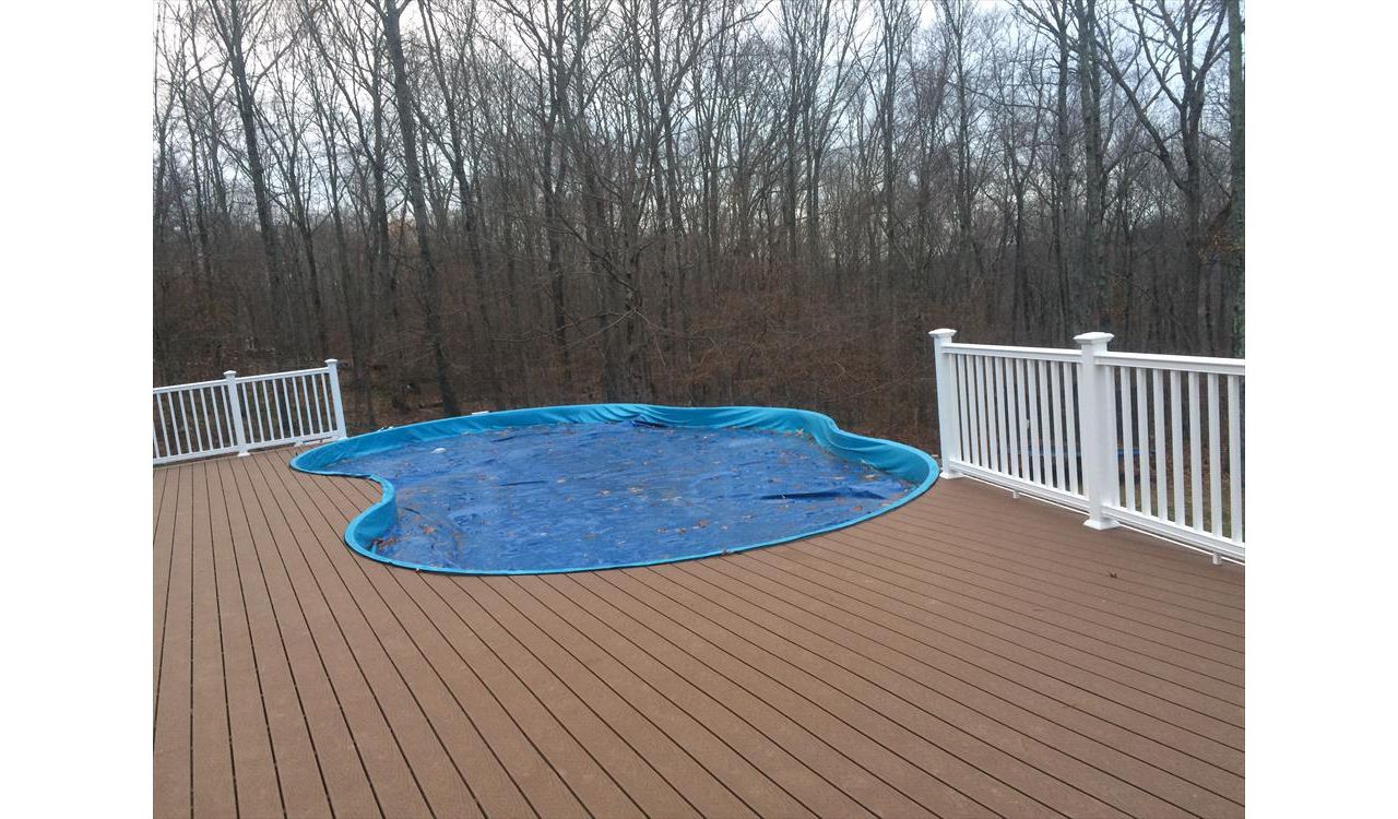 Trex select saddle decking, white pvc rails, white pvc fascia & risers