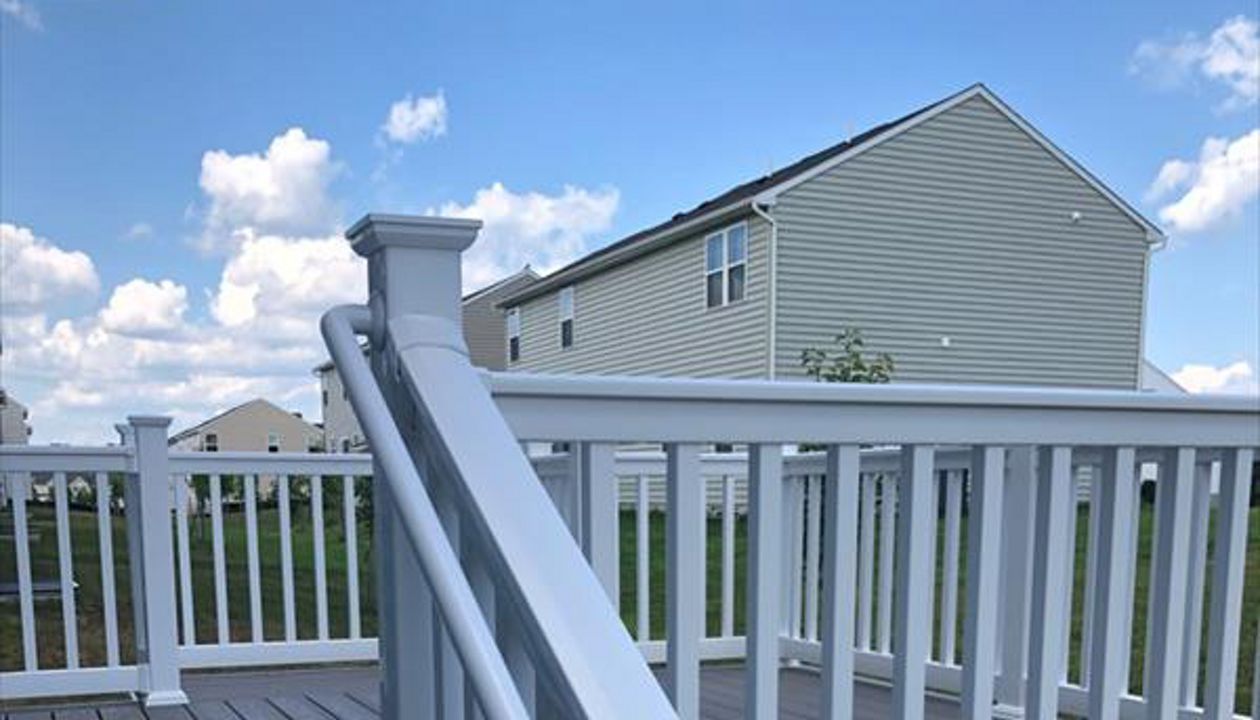 Trex Enhance- Clam Shell