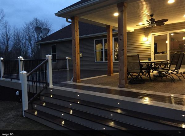 Trex Transcend railing in Classic White and Vintage Lantern with Trex Outdoor Lighting