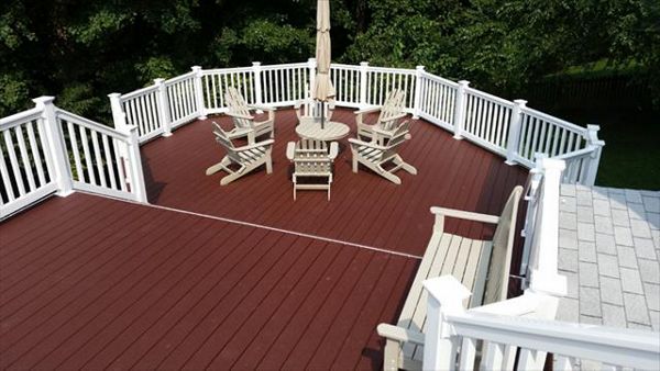 Trex Select Madeira deck board with white vinyl railing