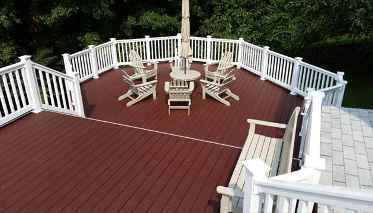 Trex Select Madeira deck board with white vinyl railing
