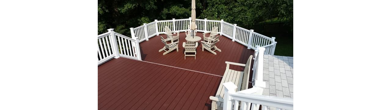 Trex Select Madeira deck board with white vinyl railing