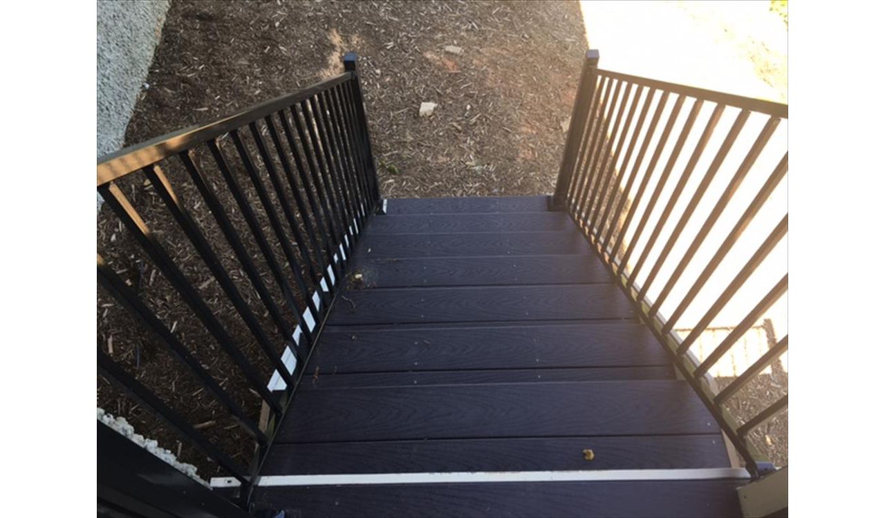 Trex Select stairs give a sturdy path to get to the ground on this cliffside home