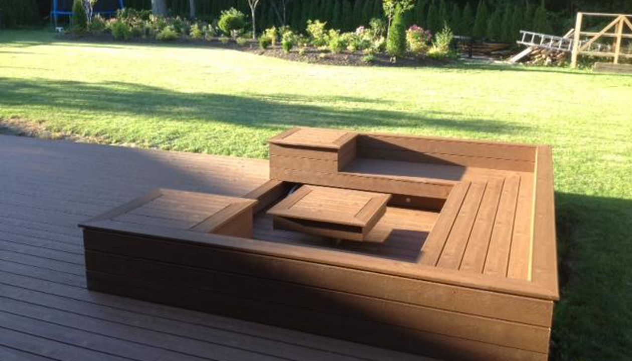 Trex custom seating area