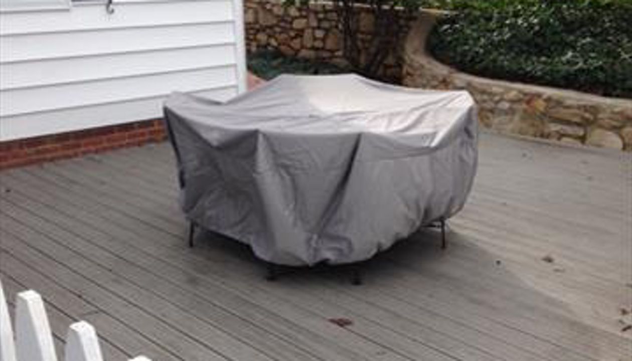 Trex Transcend deck highlights this outdoor living area