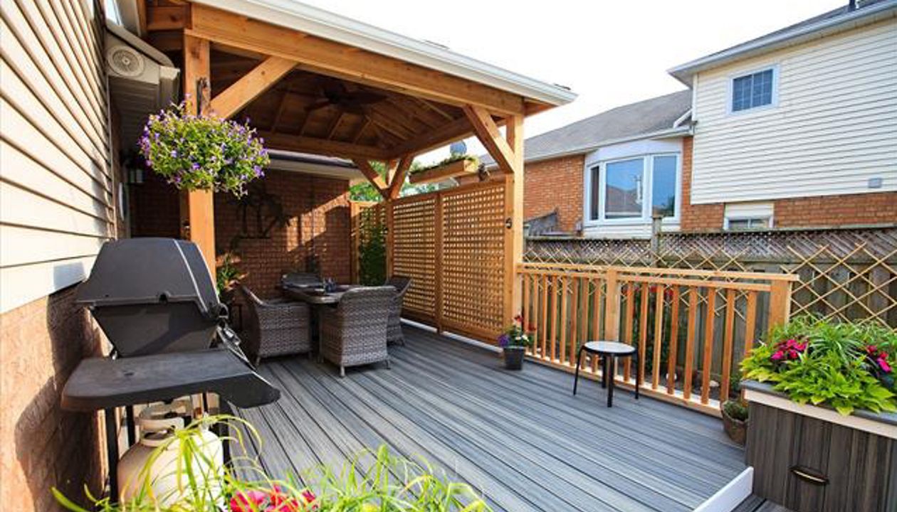 Trex Transcends Island Mist, Newcastle, Ontario