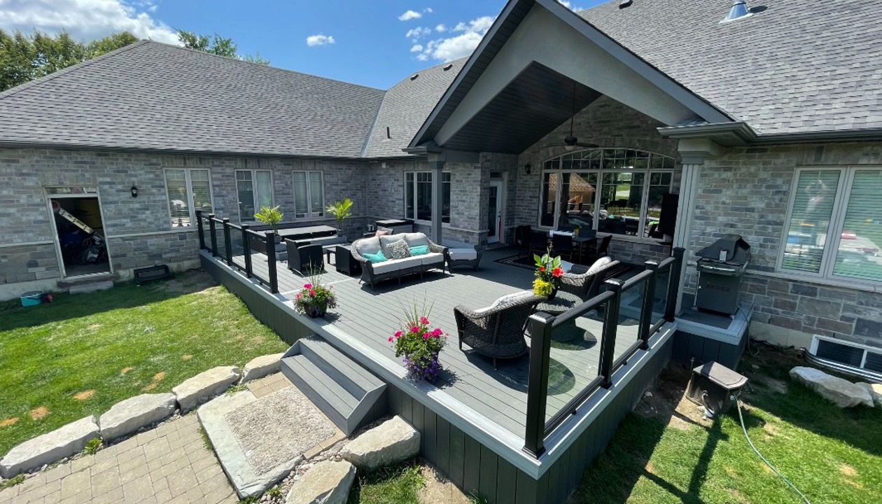 Main: Trex Enhance Basics in Clam Shell. Trim: Trex Enhance Naturals in Foggy Wharf. Contact Align Decking today for your custom composite decking needs. Servicing Toronto, Durham Region, Kawartha Lakes, and the Barrie & Orillia areas.